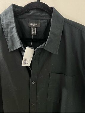 Forever 21 Men’s Black Casual Button-Down Shirt